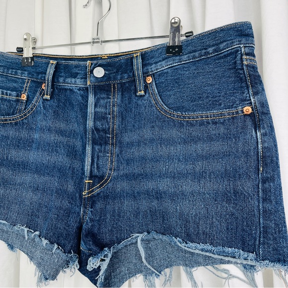 Levi Strauss Co Dark Wash Cut-Off Short Shorts Size 31 - Picture 3 of 5